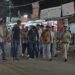 कालिका नगर के रहवासी क्षेत्र की तीसरी मंजिल पर जुआ फड़ पर पुलिस की चुनौती पूर्ण करवाई से मचा हड़कंप,ताश के पत्ते और नोट खाली प्लॉट में फेंके,जुआरियों का निकला पैदल जुलूस..!वीडियो