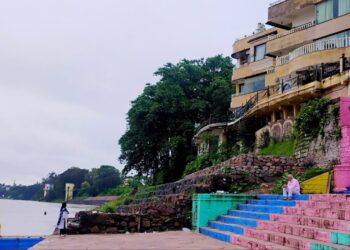 हाई कोर्ट के आदेश के बाद भी कोरीघाट स्थित रिवर व्यू होटल में फिर शुरू हुआ अवैध निर्माण,नर्मदा किनारे रिवर व्यू होटल में अवैध निर्माण कार्य को लेकर नगर पालिका जारी करेगी नोटिस,नहीं दी कोई परमिशन…!वीडियो