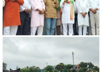 दो किलोमीटर लंबी तिरंगा यात्रा,  विधायक घनश्याम चंद्रवंशी के नेतृत्व में तिरंगा यात्रा में उमड़ा जनसैलाब…!