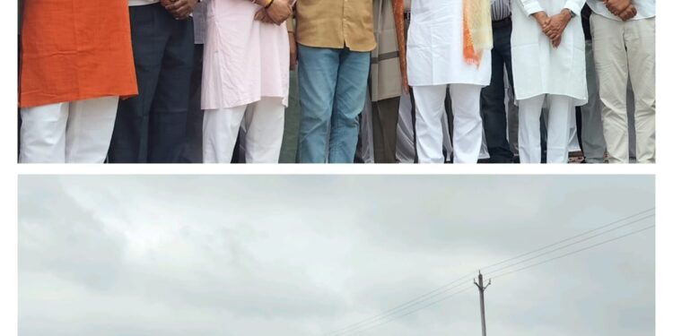 दो किलोमीटर लंबी तिरंगा यात्रा,  विधायक घनश्याम चंद्रवंशी के नेतृत्व में तिरंगा यात्रा में उमड़ा जनसैलाब…!