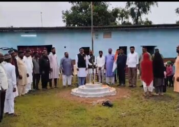*🇮🇳 स्वतंत्रता दिवस के मुबारक मौके पर मदरसा तैय्यबूल उलूम, तैय्यब नगर में शान से हुआ झंडा वंदन 🇮🇳*