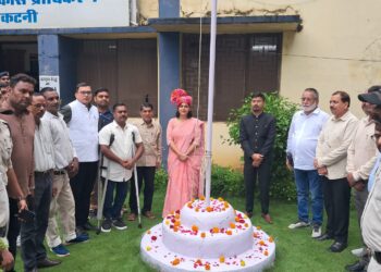 *स्वतंत्रता दिवस पर कटनी विकास प्राधिकरण कार्यालय में सीईओ तपस्या परिहार ने किया ध्वजारोहण*