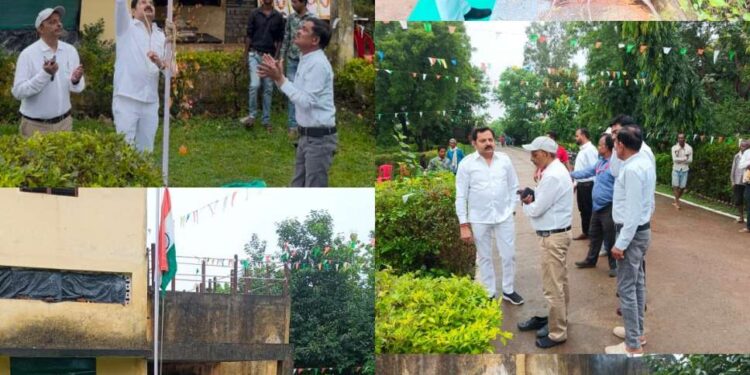 *अमकुही स्थित फिल्टर प्लांट में निगम अध्यक्ष मनीष पाठक ने किया ध्वजारोहण, स्वतंत्रता दिवस की सभी को दी शुभकामनाएं*