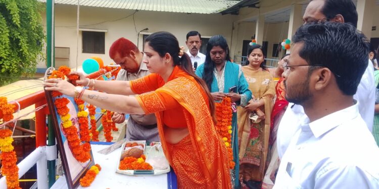 स्वतंत्रता दिवस पर नगर परिषद कैमोर में ध्वजारोहण, नागरिकों से स्वच्छता और विकास में सहयोग की अपील