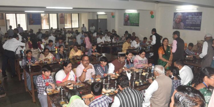 स्वतंत्रता दिवस के पर खेल एवं युवा कल्याण तथा सहकारिता मंत्री विश्वास सारंग ने बच्चों के साथ किया विशेष भोज…