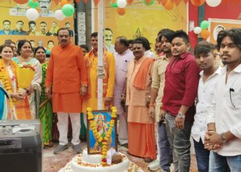 **स्वतंत्रता दिवस पर भगवा पार्टी कार्यालय में हर्षोल्लास से ध्वजारोहण**