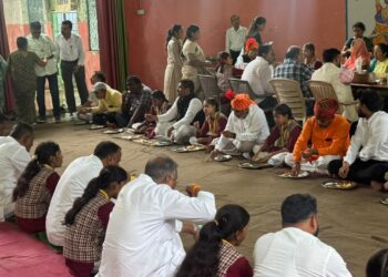 सांसद दर्शन सिंह चौधरी ने स्वतंत्रता दिवस के अवसर पर शासकीय कन्या महाविद्यालय सिवनी मालवा की बालिकाओं के साथ सहभोज किया…