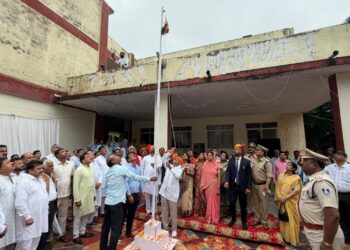स्वतंत्रता दिवस के पर खेल एवं युवा कल्‍याण तथा सहकारिता मंत्री विश्‍वास सारंग ने बच्चों के साथ किया विशेष भोज…