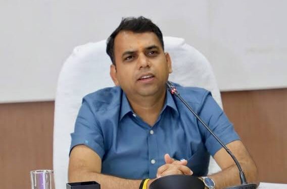 मूंग उपार्जन में अवैध वसूली पर कलेक्टर सोमेश मिश्रा की सख्त कार्रवाई,NCML सर्वेयर के खिलाफ FIR दर्ज,शाकंभरी वेयरहाउस उपार्जन केंद्र पर किसानों से अवैध रूप से राशि मांगने के मामले में हुई कार्यवाही…!