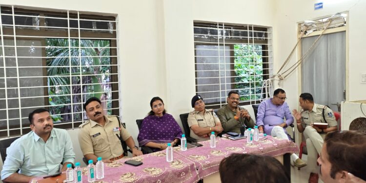 शांति समिति की बैठक में आगामी त्यौहारों को लेकर एसडीओपी सहित प्रभारी डिप्टी कलेक्टर ने ली बैठक, दिए निर्देश.. वीडियो
