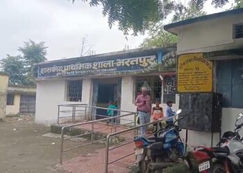 रीठी) बच्चों से खाली धुलवाने का वीडियो सोशल मीडिया पर हुआ वायरल,,,, वीडियो,,,शासकीय प्राथमिक स्कूल भरतपुर,,,जिम्मेदार मोन,,  देखिए पूरा वीडियो,,,,,