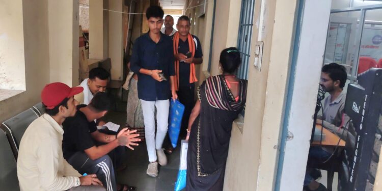 *पीएम स्वनिधि पखवाड़ा अभियान के तहत 108 पथ विक्रेताओं को ऋण वितरित* *पथ विक्रेताओं को आर्थिक रूप से सशक्त बनाने मिशन मोड पर अभियान संचालित* *योजना के लाभ से वंचित न रहे कोई पात्र हितग्राही- निगमायुक्त*