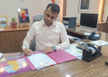 कलेक्टर सोमेश मिश्रा ने राज्य सुरक्षा अधिनियम 1990 के तहत 4 को जिला बदर एक को 6 माह तक थाना हाजिरी के आदेश जारी किये…