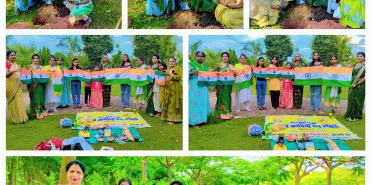हरियाली तीज आंनद उत्सव पर तिरंगा देकर एंव पौधारोपण कार्य कर मातृशक्तियों को किया सम्मानित … समाजसेवी व अधिवक्ता रेखा अंजू तिवारी द्वारा अनोखी पहल की गई……