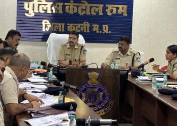 पुलिस अधीक्षक कटनी ने ली अपराध समीक्षा बैठक*  👉*ग्राउंड पुलिसिंग मजबूत करने, तकनीकी अनुसंधान एवं अपराध नियंत्रण पर दिया जोर*
