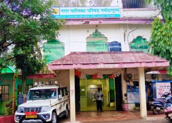 नगर पालिका में टैक्स रसीदों में करीब साढ़े 7 करोड़ के गबन मामले में आरोपियों को मिली जमानत,दी आमद..!