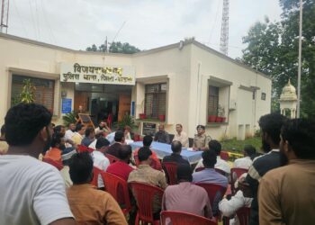 *थाना विजयराघवगढ़ में शांति समिति की बैठक आयोजित* *त्यौहारों और आपदा प्रबंधन को लेकर आमजन से चर्चा*
