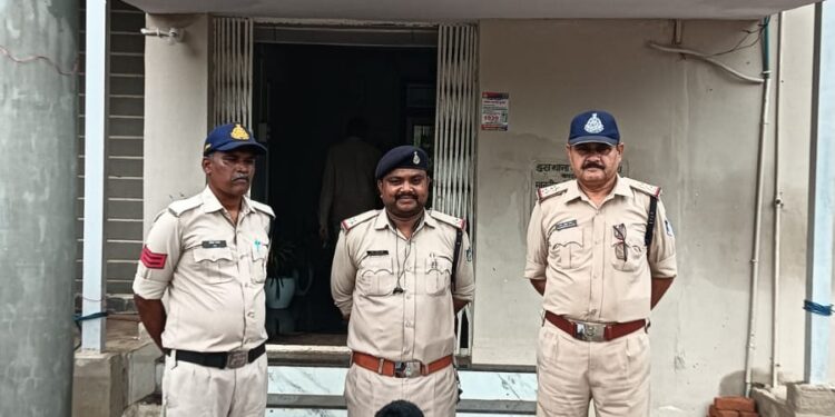 बड़बारा थाना प्रभारी सुयश पाण्डेय की टीम ने ने बलात्कार के फरार आरोपी को किया गिरफ्तार