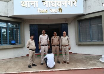 निरीक्षक शैलेन्द्र सिंह यादव के कुशल नेतृत्व माधवनगर पुलिस की बड़ी सफलता, अभिरक्षा से फरार चोरी का आरोपी गिरफ्तार।।