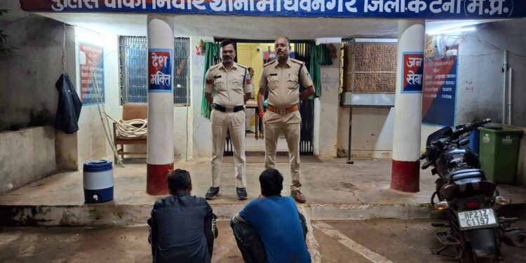 थाना प्रभारी माधवनगर शैलेन्द्र सिंह यादव के नेतृत्व में चौकी निवार, थाना माधवनगर पुलिस की उपद्रवियों के विरुद्ध प्रभावी कार्रवाई