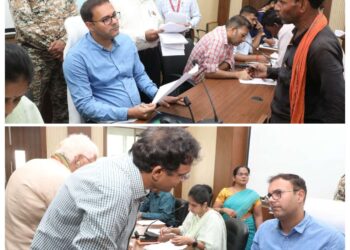 ब्रेकिंग* *कलेक्टर श्री तिवारी जनसुनवाई में सुन रहे लोगों की समस्याएं* *अधिकारियों को दे रहे निराकरण के निर्देश*