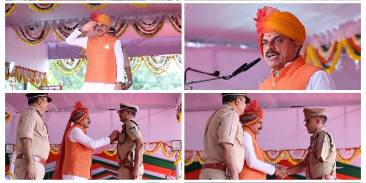 *लाल परेड ग्राउंड पर सीएम डॉ. यादव ने फहराया तिरंगा, ली सलामी, कहा- 2027 होगा युवा वर्ष, रोजगार सहित मिशन GYANII पर होगा फोकस* – *80वें स्वतंत्रता दिवस पर देशभक्ति के रंग में रंगा मध्यप्रदेश*
