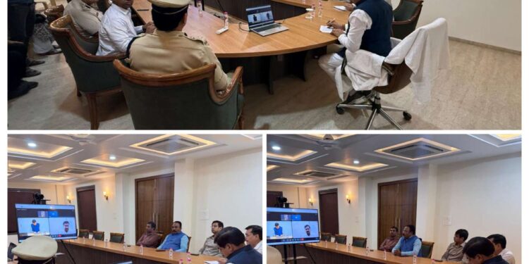 मुख्यमंत्री डॉ मोहन यादव रीवा पहुंचकर चित्रकूट में मंदाकिनी नदी से आई बाढ़ की स्थिति की जानकारी ले रहे है।