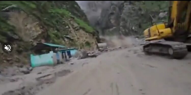 🚨 उत्तराखंड में बादल फटा मची भारी तबाही, पुल बहा… 13 से ज्यादा गांवों का संपर्क टूटा Chamoli