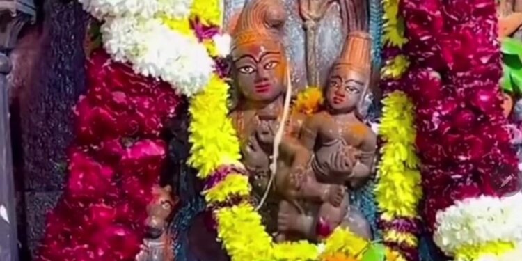 साल में सिर्फ एक दिन खुलता है नागचंद्रेश्वर मंदिर, आज रात 12 बजे खुलेंगे पट देखे VIDEO