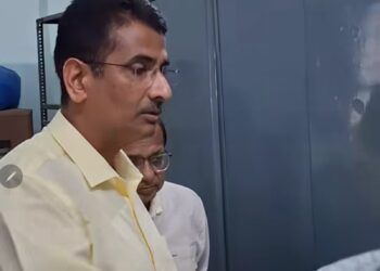 सीएमएचओ कार्यालय के आकस्मिक निरीक्षण में 21 अधिकारी-कर्मचारी अनुपस्थित