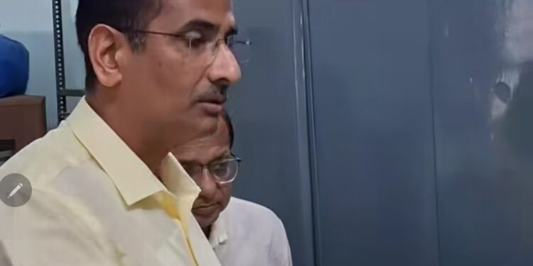 सीएमएचओ कार्यालय के आकस्मिक निरीक्षण में 21 अधिकारी-कर्मचारी अनुपस्थित