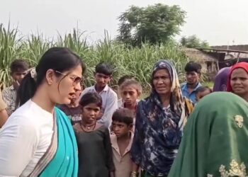कलेक्टर हो तो इन मैडम जैसा “बुखार हुआ है आपको, मौसम ठंडा हुआ है, मैं देखती हूं अगर मेरे बैग में दवाई होगी।