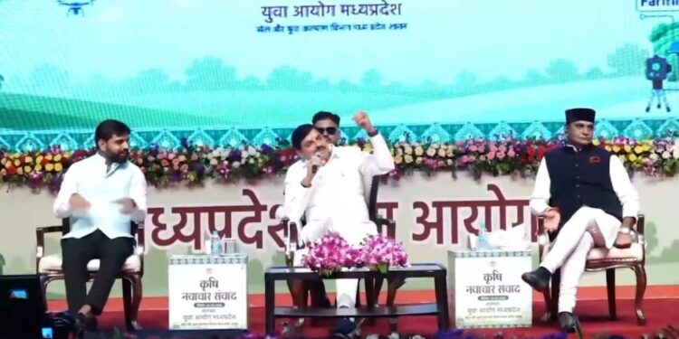 मुख्यमंत्री डॉ. मोहन यादव ने भोपाल के रवींद्र भवन में आयोजित “कृषि नवाचार संवाद” कार्यक्रम में कृषि क्षेत्र के उन्नयन और संभावनाओं को लेकर कृषि विद्यार्थियों एवं विशेषज्ञों से संवाद किया।