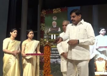 मुख्यमंत्री डॉ. मोहन यादव ने भोपाल स्थित भारतीय वन प्रबंध संस्थान में वन विभाग के शासकीय सेवकों के पदोन्नति के अवसर पर आयोजित “आभार प्रदर्शन समारोह” का दीप प्रज्ज्वलित कर शुभारंभ किया।