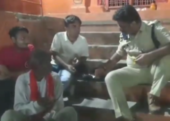 🔥 वर्दी में दिखी इंसानियत! ❤️ उज्जैन SP ने जीता श्रद्धालुओं का दिल खाकी का ये मानवीय चेहरा सोशल मीडिया पर चर्चा में है। 🙏❤️देखे VIDEO