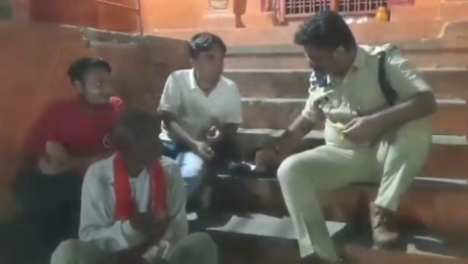 🔥 वर्दी में दिखी इंसानियत! ❤️ उज्जैन SP ने जीता श्रद्धालुओं का दिल खाकी का ये मानवीय चेहरा सोशल मीडिया पर चर्चा में है। 🙏❤️देखे VIDEO