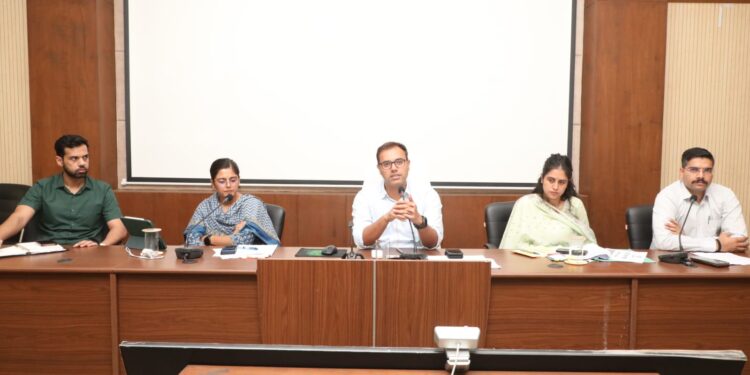 जिले की मछुआ सहकारी समितियों के अपात्र सदस्यों को करें निष्कासित: कलेक्टर श्री तिवारी  बरही तहसील के जगुआ हल्‍का पटवारी की वेतन वृद्धि रोकने के दिये निर्देश