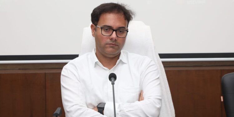 फौती नामांतरण आदेश का अमल नहीं करने पर पटवारी की एक वेतन वृद्धि रोकी