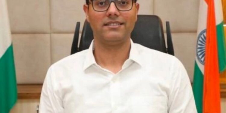 कलेक्टर श्री तिवारी ने जन्माष्टमी पर्व पर कानून एवं शांति व्यवस्था के लिए अधिकारियों को दिये निर्देश