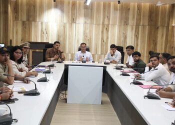 ओवरलोडिंग पर सख्ती, भारी वाहनों में रिफ्लेक्टर और ऑटो में क्षमता से अधिक सवारी पर रोक के निर्देश