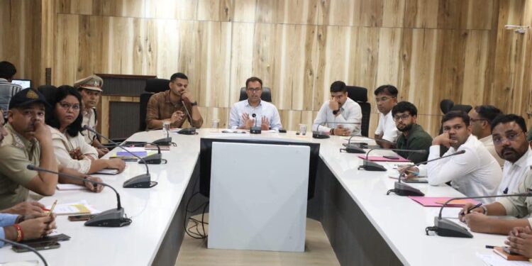 ओवरलोडिंग पर सख्ती, भारी वाहनों में रिफ्लेक्टर और ऑटो में क्षमता से अधिक सवारी पर रोक के निर्देश