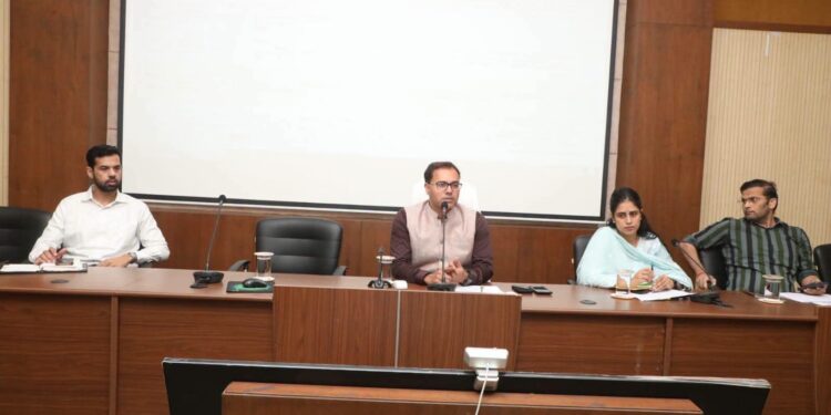 कलेक्टर ने लापरवाह अधिकारियों के प्रति जताई नाराजगी