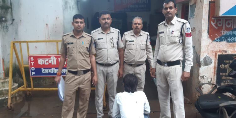 *धारदार चाकू लहराकर आमजन में दहशत फैलाने वाला आरोपी गिरफ्तार* *आरोपी के कब्जे से लोहे का धारदार चाकू बरामद*