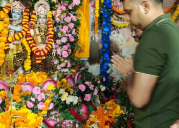 कलेक्टर सोमेश मिश्रा ने सेठानी घाट स्थित प्राचीन राधा-कृष्ण मंदिर में भगवान श्रीकृष्ण के दर्शन कर विधिवत पूजन-अर्चन किया…