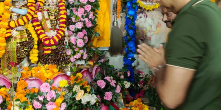 कलेक्टर सोमेश मिश्रा ने सेठानी घाट स्थित प्राचीन राधा-कृष्ण मंदिर में भगवान श्रीकृष्ण के दर्शन कर विधिवत पूजन-अर्चन किया…