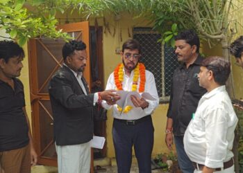 *दैनिक वेतनभोगी एवं विनियमित कर्मचारियों को एरियर का भुगतान करने के लिए यूनियन अध्यक्ष ने सीएमओ को ज्ञापन सौंपा*