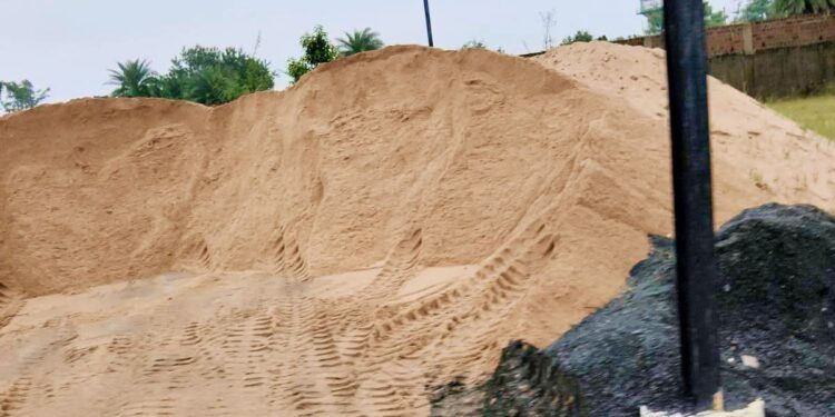 निर्माणाधीन कॉलोनियों में रेत स्टॉक को लेकर उठ रहे गंभीर सवाल,कितनों के पास हैं परमिशन ? होना चाहिए रॉयल्टी की जांच..!