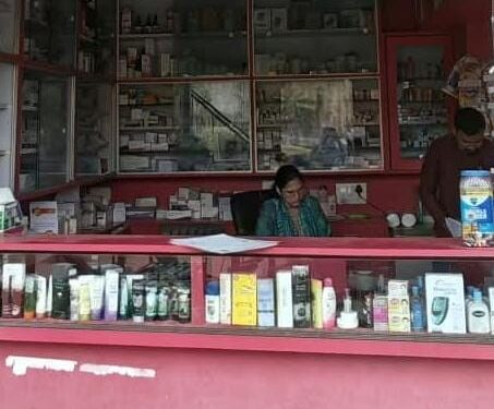 *औषधि नियमों के उल्लंघन पर जिला प्रशासन की सख्ती* *6 मेडिकल स्टोरों के लाइसेंस निलंबित, 7 अन्य प्रतिष्ठानों में नारकोटिक्स दवाओं के अभिलेखों की जांच*