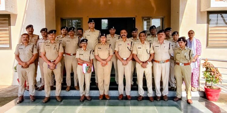 *छोटे से गांव की बेटी अब अंतरराष्ट्रीय मंच पर करेगी भारत का प्रतिनिधित्व* *रक्षित निरीक्षक श्रीमती अनीता सिवडे को भावभीनी विदाई*