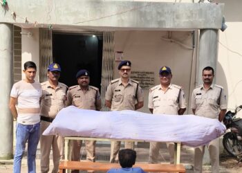 💥*बड़वारा पुलिस ने की गांजे की खेती करने वाले आरोपी को किया गिरफ्तार* 💥 *बाड़ी में लगाये अवैध मादक पदार्थ गांजा के 21 किलो हरे पेड़ किए जप्त*